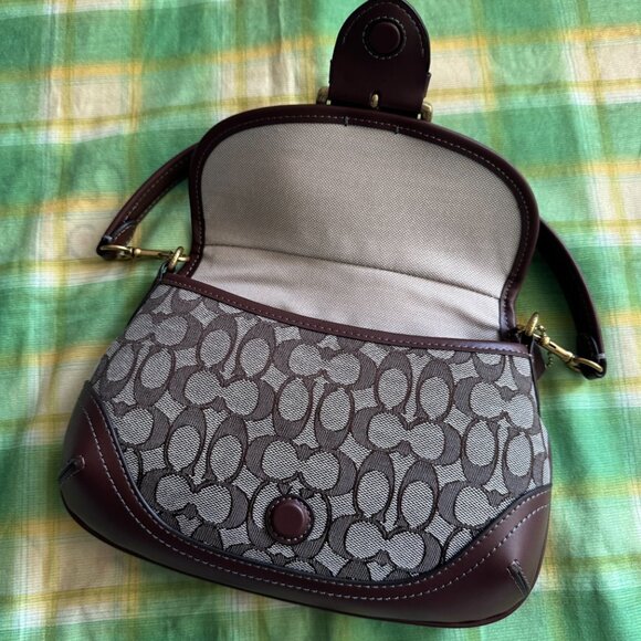 Soho Flap Bag In Regenerative Leather - Picture 10 of 13